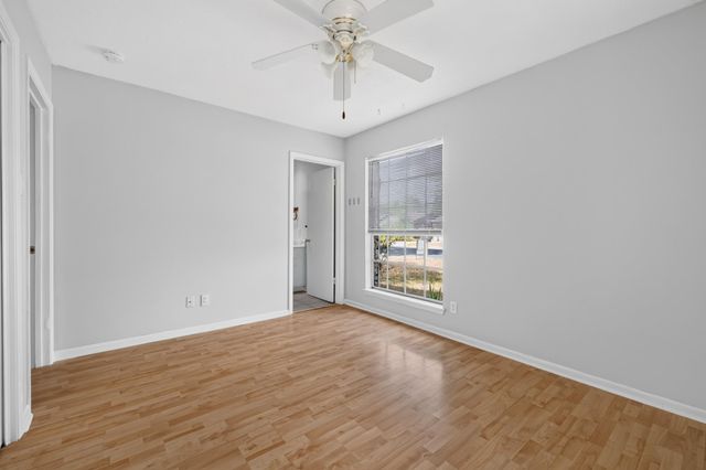 211 E Lisa DR, Austin, TX 78752