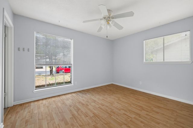 211 E Lisa DR, Austin, TX 78752