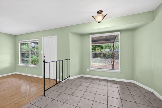 211 E Lisa DR, Austin, TX 78752