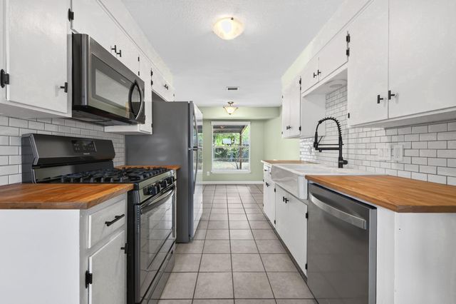 211 E Lisa DR, Austin, TX 78752