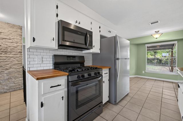 211 E Lisa DR, Austin, TX 78752