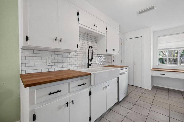 211 E Lisa DR, Austin, TX 78752
