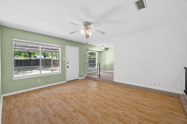 211 E Lisa DR, Austin, TX 78752