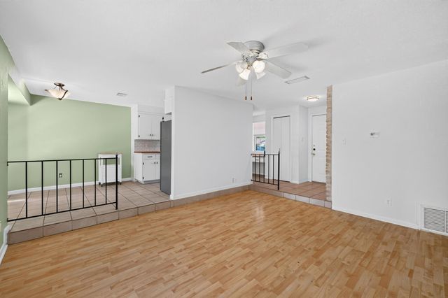 211 E Lisa DR, Austin, TX 78752
