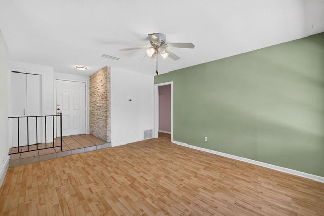 211 E Lisa DR, Austin, TX 78752