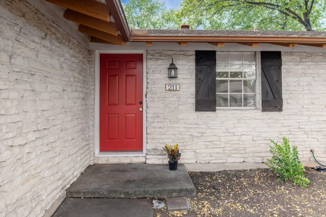 211 E Lisa DR, Austin, TX 78752
