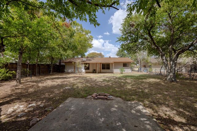 211 E Lisa DR, Austin, TX 78752