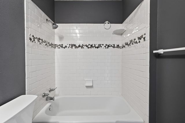 211 E Lisa DR, Austin, TX 78752