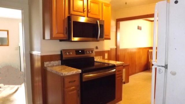 12 Middleton St, Millbury, MA 01527
