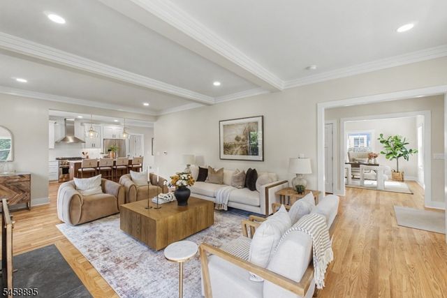30 E Main St, Mendham Boro, NJ 07945