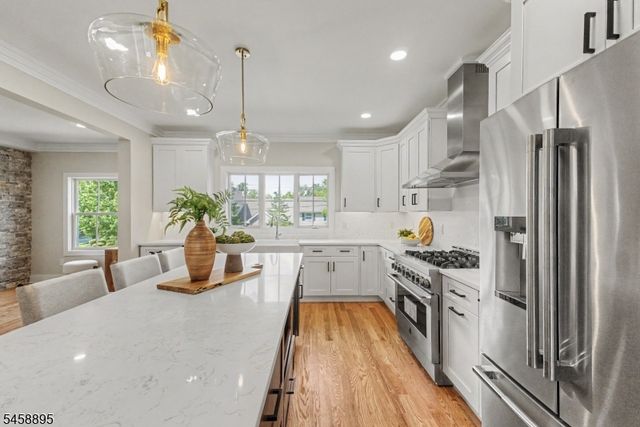 30 E Main St, Mendham Boro, NJ 07945