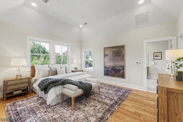 30 E Main St, Mendham Boro, NJ 07945