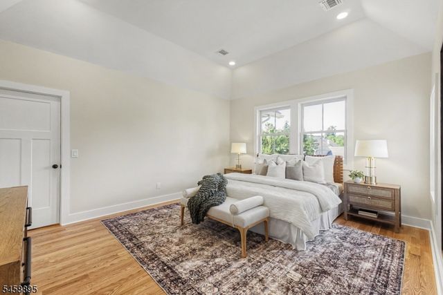 30 E Main St, Mendham Boro, NJ 07945