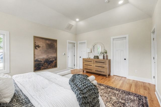 30 E Main St, Mendham Boro, NJ 07945