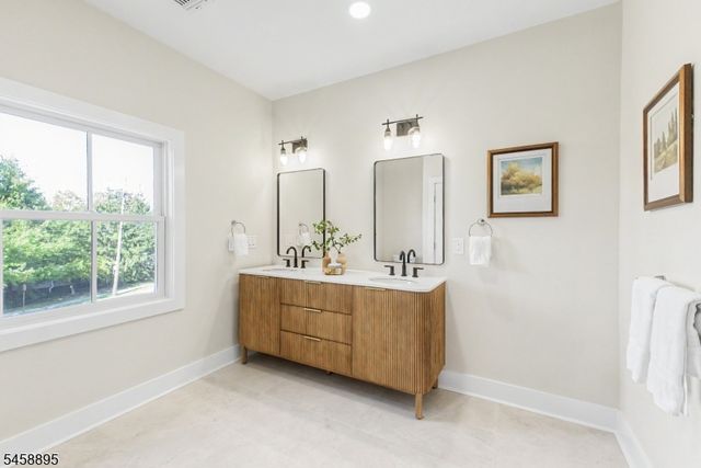 30 E Main St, Mendham Boro, NJ 07945