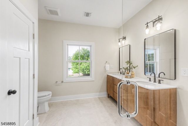 30 E Main St, Mendham Boro, NJ 07945