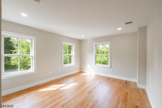 30 E Main St, Mendham Boro, NJ 07945