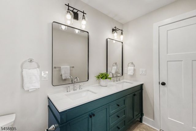 30 E Main St, Mendham Boro, NJ 07945