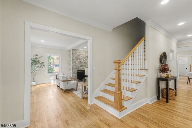 30 E Main St, Mendham Boro, NJ 07945