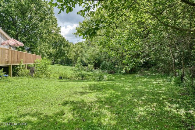 1676 Chestnut Hill Rd, Crossville, TN 38555