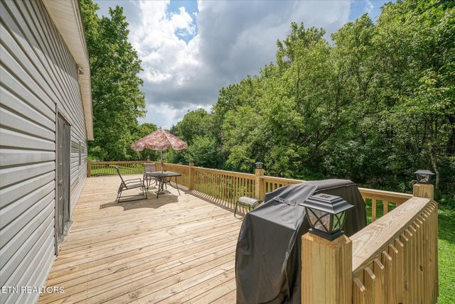 1676 Chestnut Hill Rd, Crossville, TN 38555