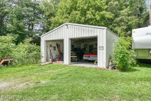 1676 Chestnut Hill Rd, Crossville, TN 38555