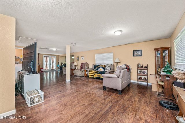 1676 Chestnut Hill Rd, Crossville, TN 38555