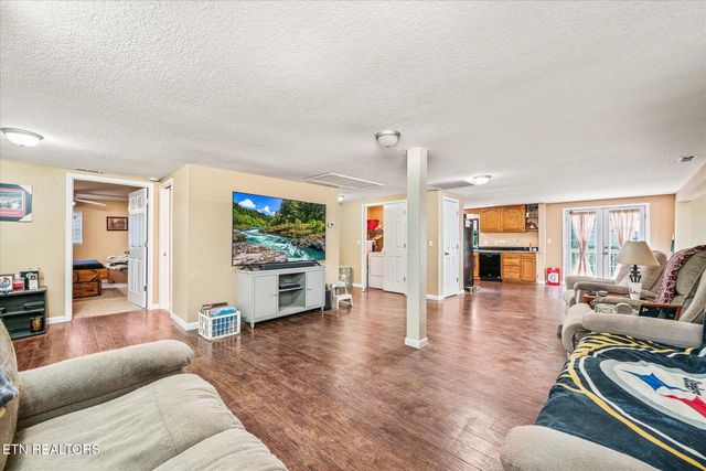 1676 Chestnut Hill Rd, Crossville, TN 38555