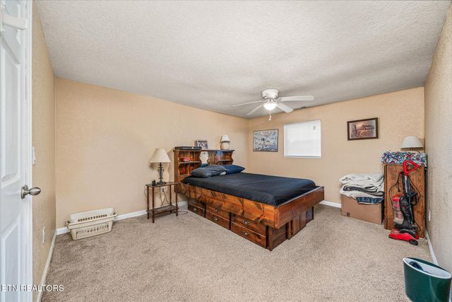 1676 Chestnut Hill Rd, Crossville, TN 38555