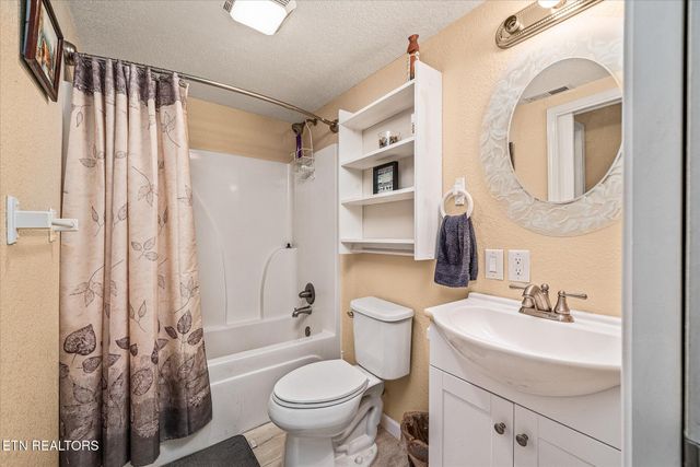 1676 Chestnut Hill Rd, Crossville, TN 38555