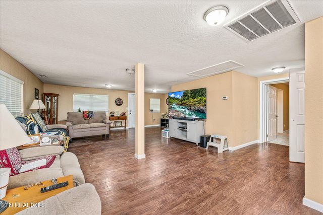 1676 Chestnut Hill Rd, Crossville, TN 38555