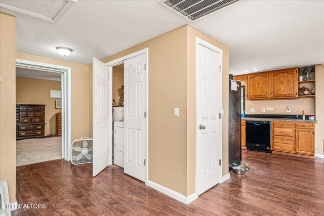 1676 Chestnut Hill Rd, Crossville, TN 38555