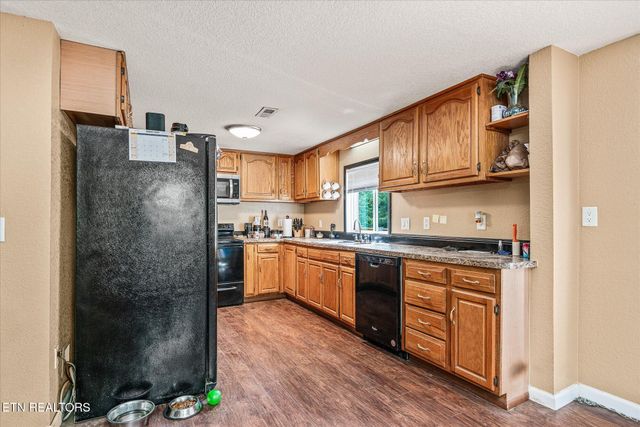 1676 Chestnut Hill Rd, Crossville, TN 38555