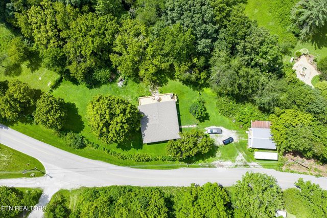 1676 Chestnut Hill Rd, Crossville, TN 38555