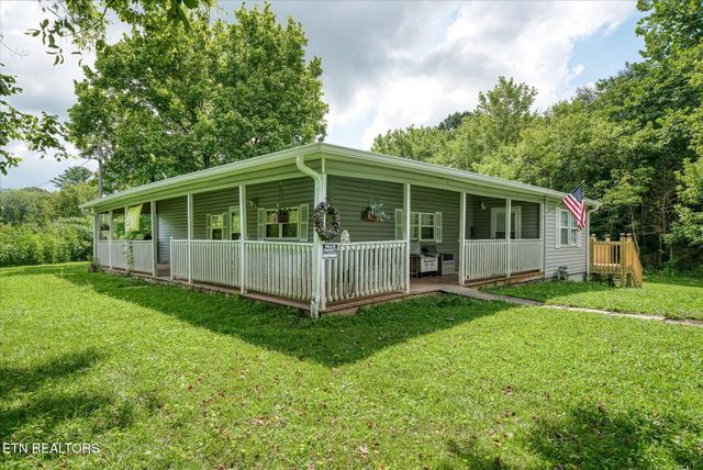 1676 Chestnut Hill Rd, Crossville, TN 38555