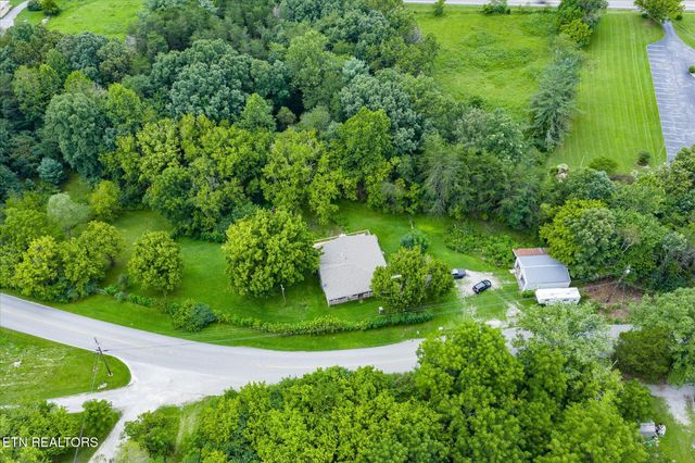 1676 Chestnut Hill Rd, Crossville, TN 38555