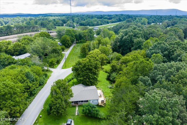 1676 Chestnut Hill Rd, Crossville, TN 38555