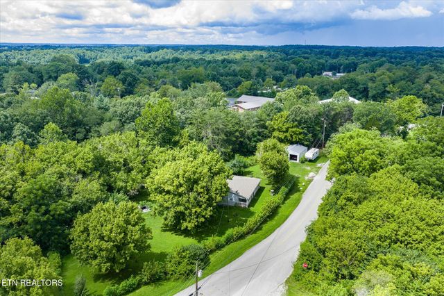 1676 Chestnut Hill Rd, Crossville, TN 38555