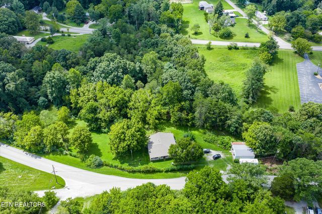 1676 Chestnut Hill Rd, Crossville, TN 38555