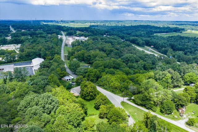 1676 Chestnut Hill Rd, Crossville, TN 38555