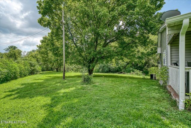 1676 Chestnut Hill Rd, Crossville, TN 38555