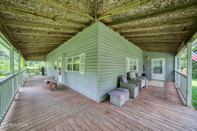 1676 Chestnut Hill Rd, Crossville, TN 38555