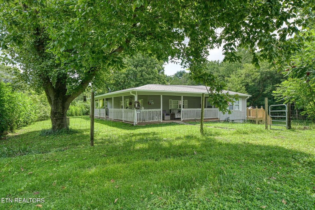 1676 Chestnut Hill Rd, Crossville, TN 38555