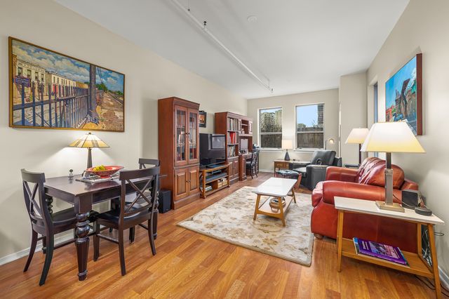 437 W Division Street 409, Chicago, IL 60610