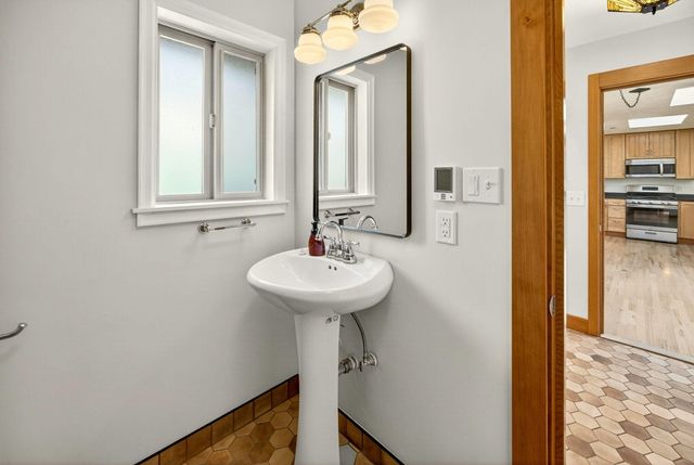 325 Taylor Street, Ashland, OR 97520