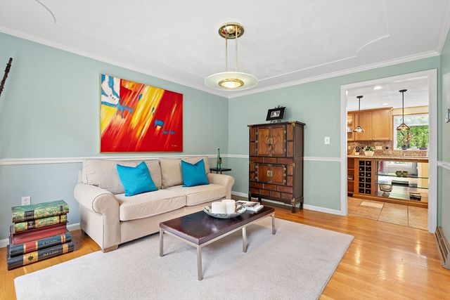 11 Peters Ln, Franklin, MA 02038