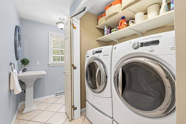 11 Peters Ln, Franklin, MA 02038