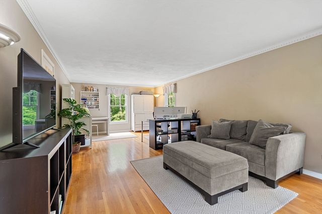 11 Peters Ln, Franklin, MA 02038