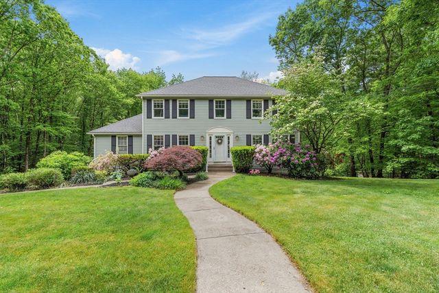 11 Peters Ln, Franklin, MA 02038