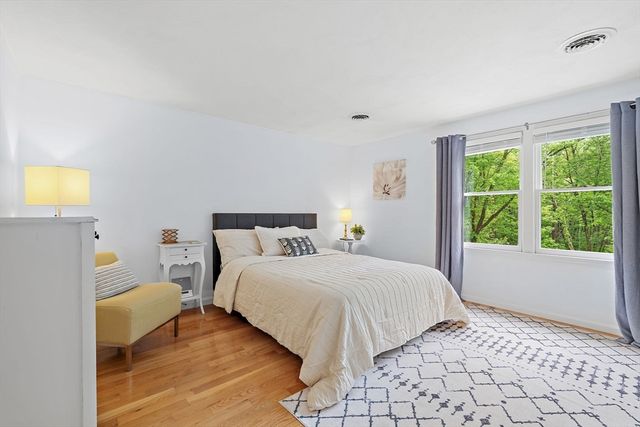 11 Peters Ln, Franklin, MA 02038